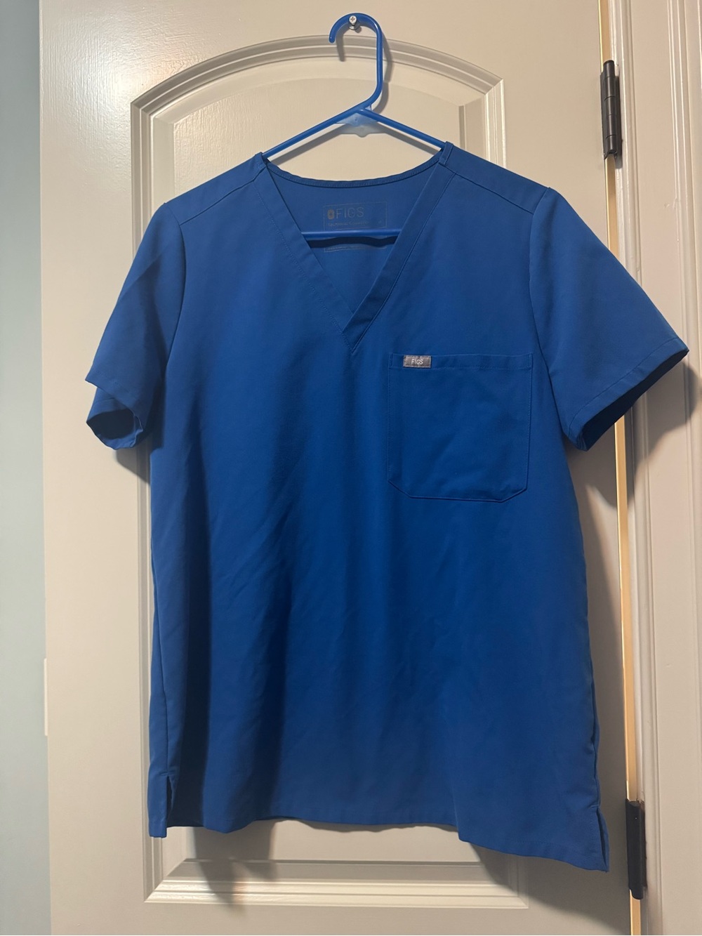Figs Women’s V-Neck scrub Top in Royal Blue